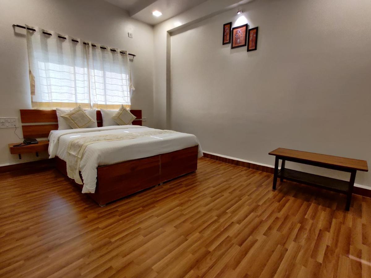 Hotel Surya Grande Kudal  Esterno foto