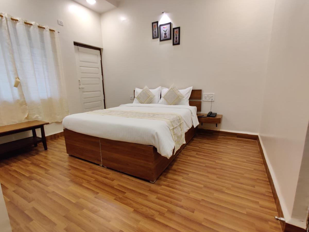 Hotel Surya Grande Kudal  Esterno foto